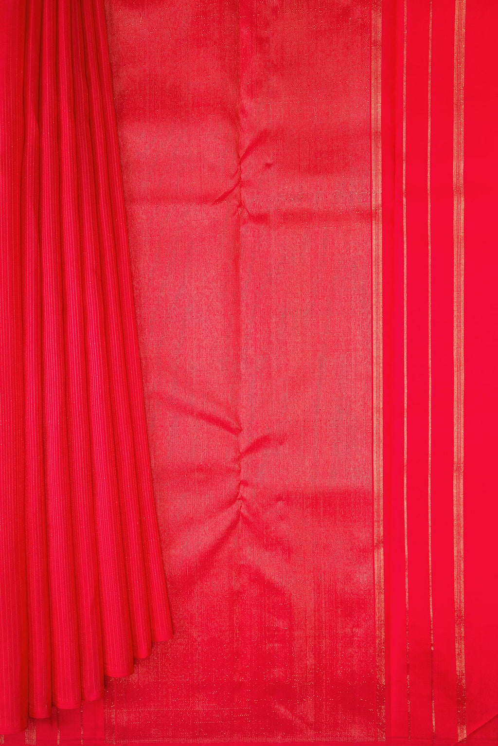 Pleats and pallu of Red Dual Tone Kanjivaram Silk Saree with Stripes on the body and Without Border. 