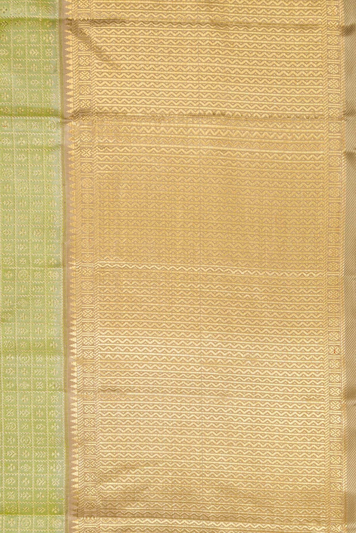 Border image of Pure Silk Pure Zari Green Dual Tone Kanjivaram Saree with Zari Brocade on the body and Zari Border. 