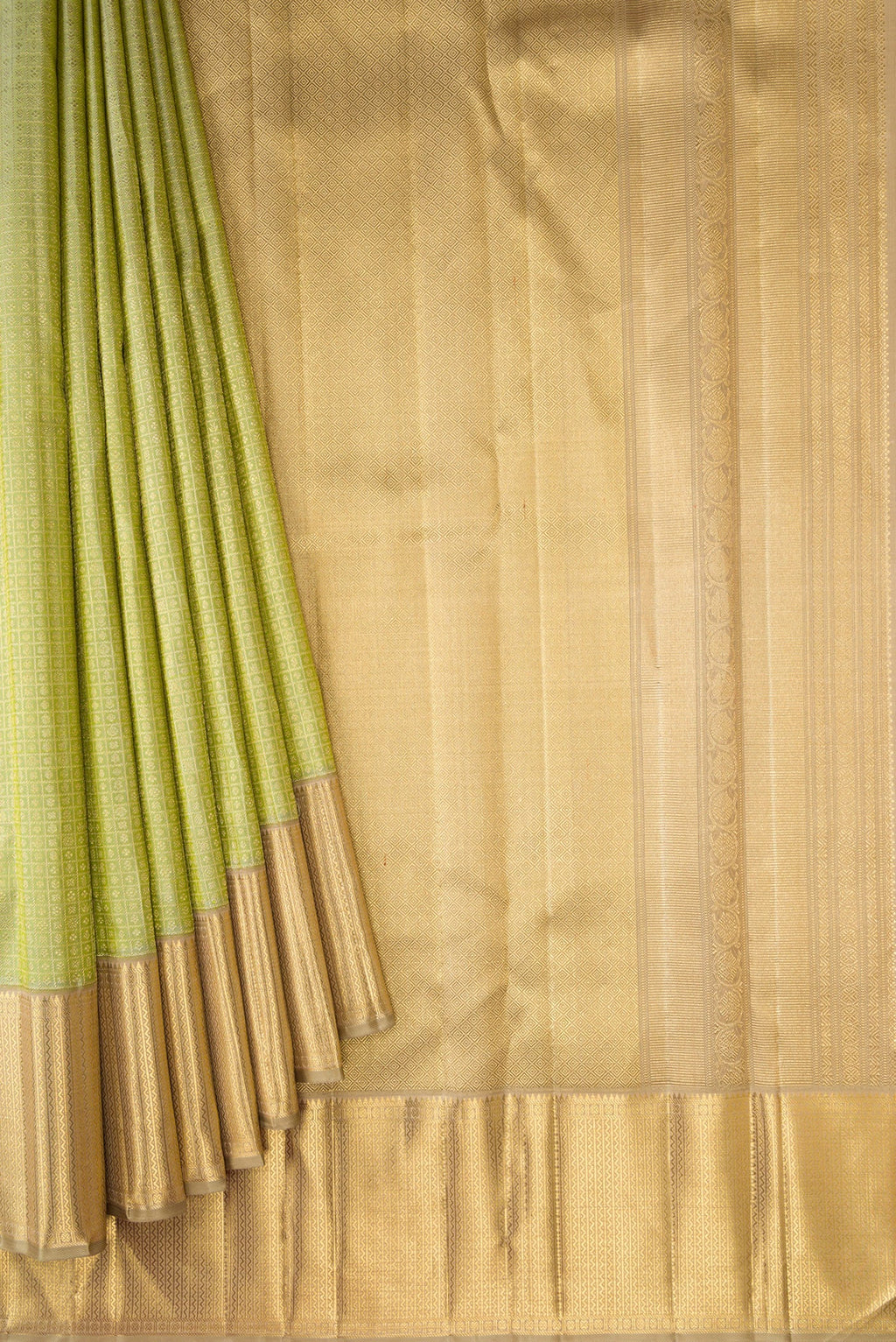 Pleats and pallu of Pure Silk Pure Zari Green Dual Tone Kanjivaram Saree with Zari Brocade on the body and Zari Border. 