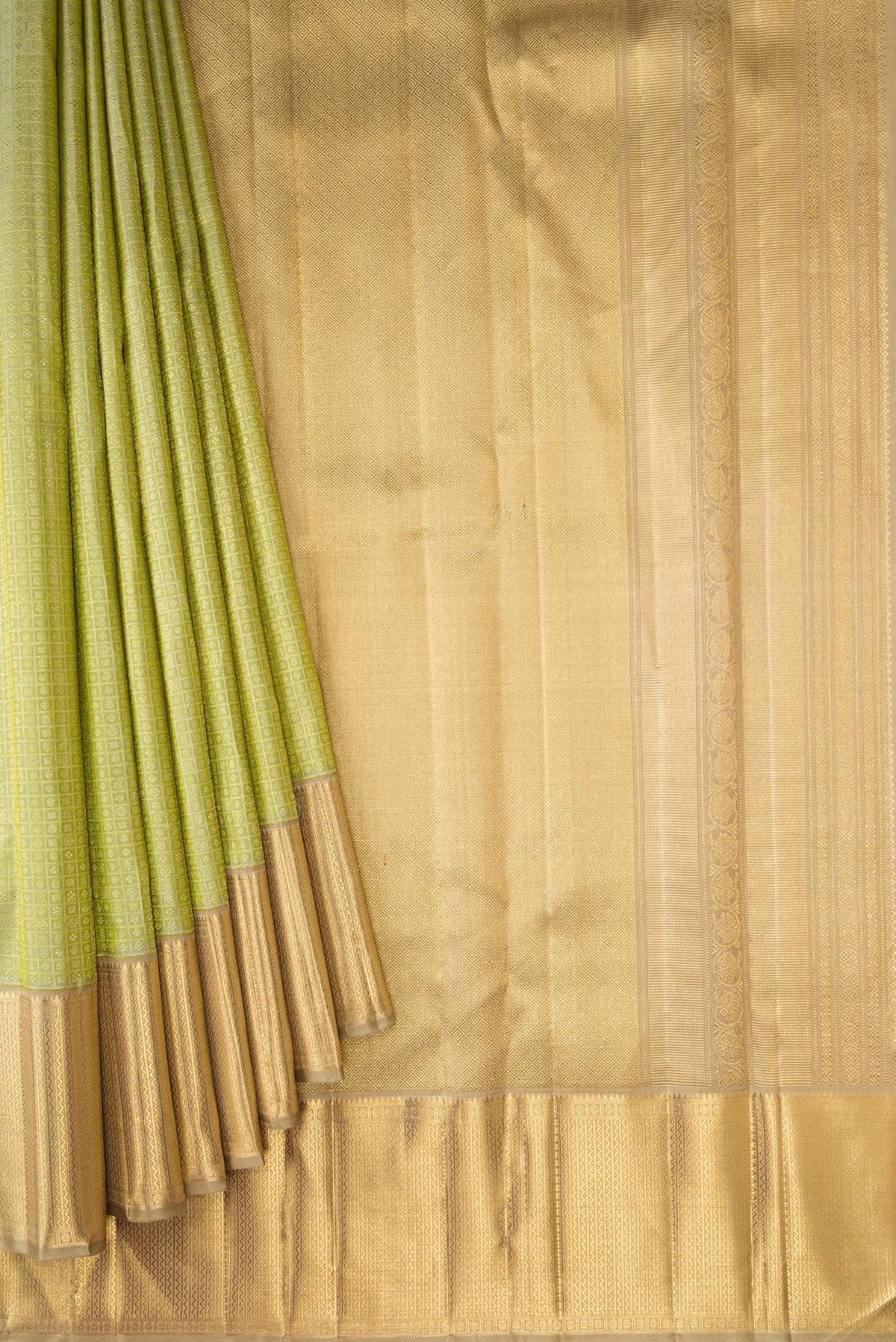 Pleats and pallu of Pure Silk Pure Zari Green Dual Tone Kanjivaram Saree with Zari Brocade on the body and Zari Border. 