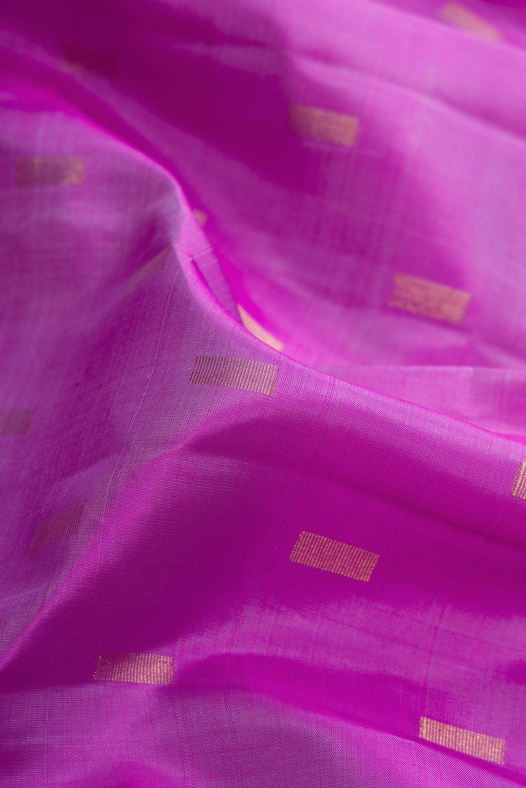 Close up of Pure Silk Pure Zari Purple Dual Tone Kanjivaram Saree with Zari Butta on the body and Zari Border.  displaying folds