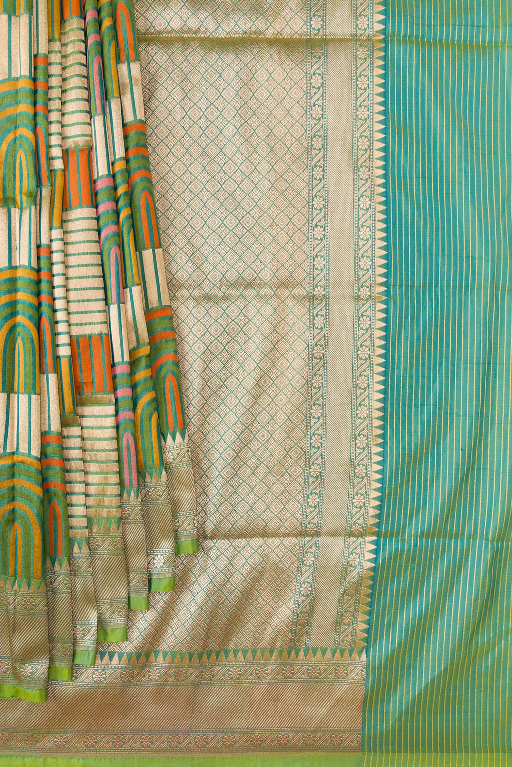 Pleats and pallu of Green Dual Tone Banarasi Silk Saree with Zari Brocade on the body and Zari Border. 