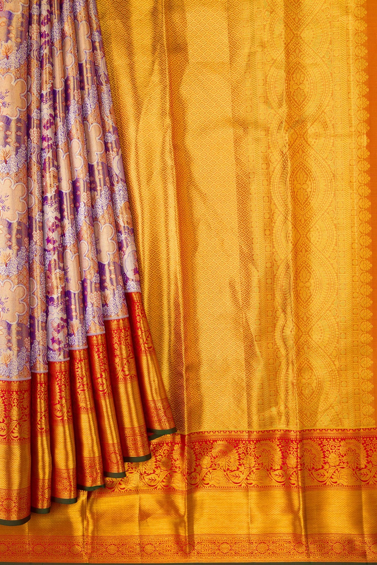 Pleats and pallu of Lavender Dual Tone Kanjivaram Tissue Silk Saree with Zari Brocade on the body and Zari Border. 
