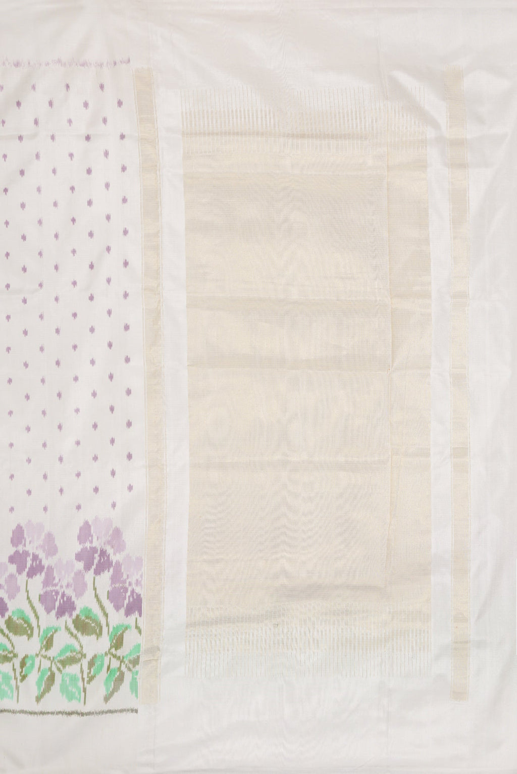 Close up image of the pallu of Off White Dual Tone Double Ikat Saree with Ikat Print on the body and Ikat Border. 
