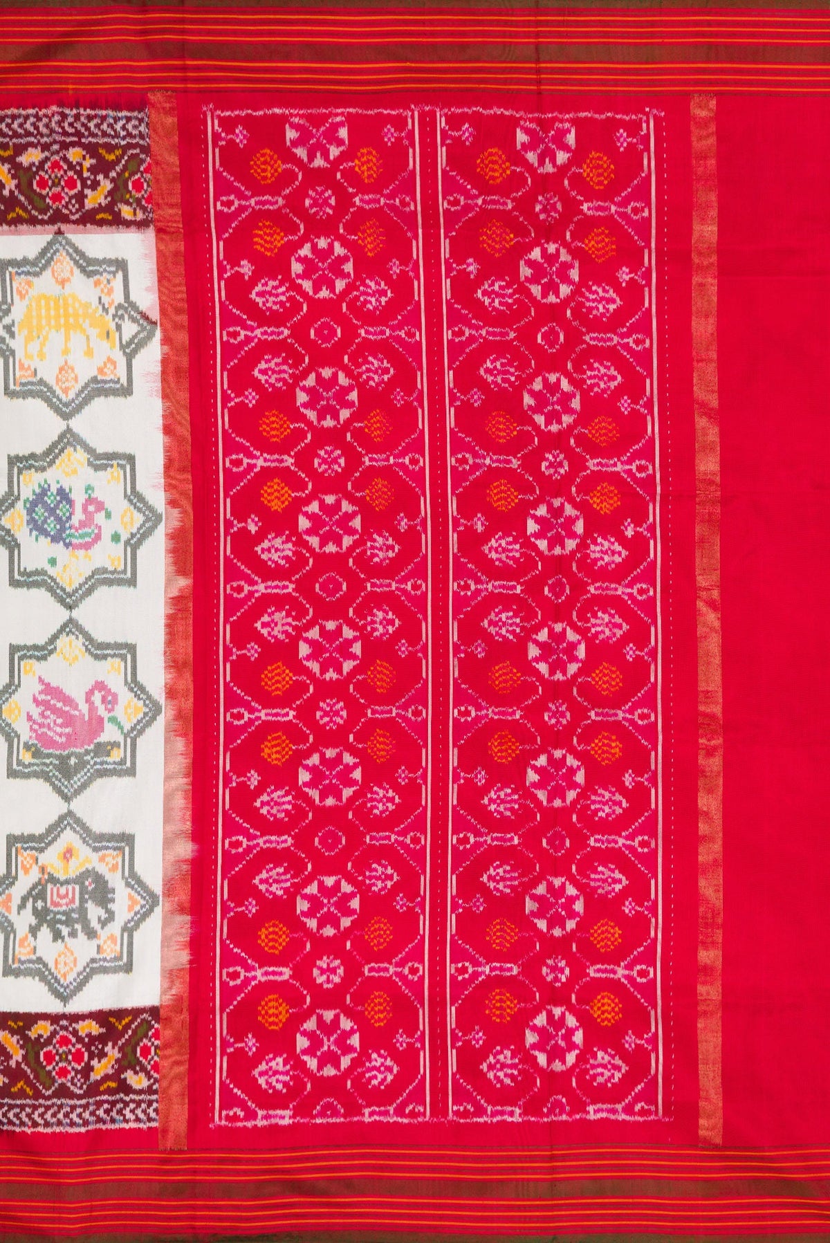 Close up image of the pallu of Off White Dual Tone Double Ikat Saree with Ikat Print on the body and Ikat Border. 