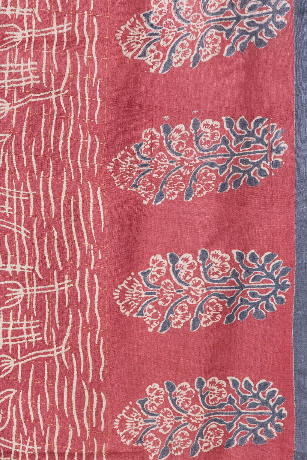 Border image of Pink Dual Tone Tussar Silk Saree with Checked design on the body and Printed Border. 