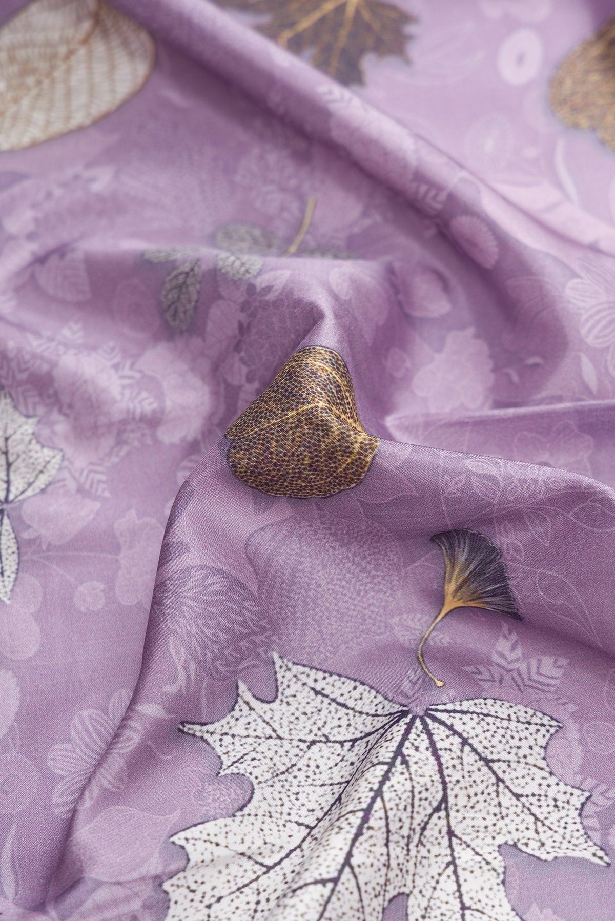 Close up of Lavender Dual Tone Kanchipuram Silk Saree with Printed design on the body and Zari Border.  displaying folds