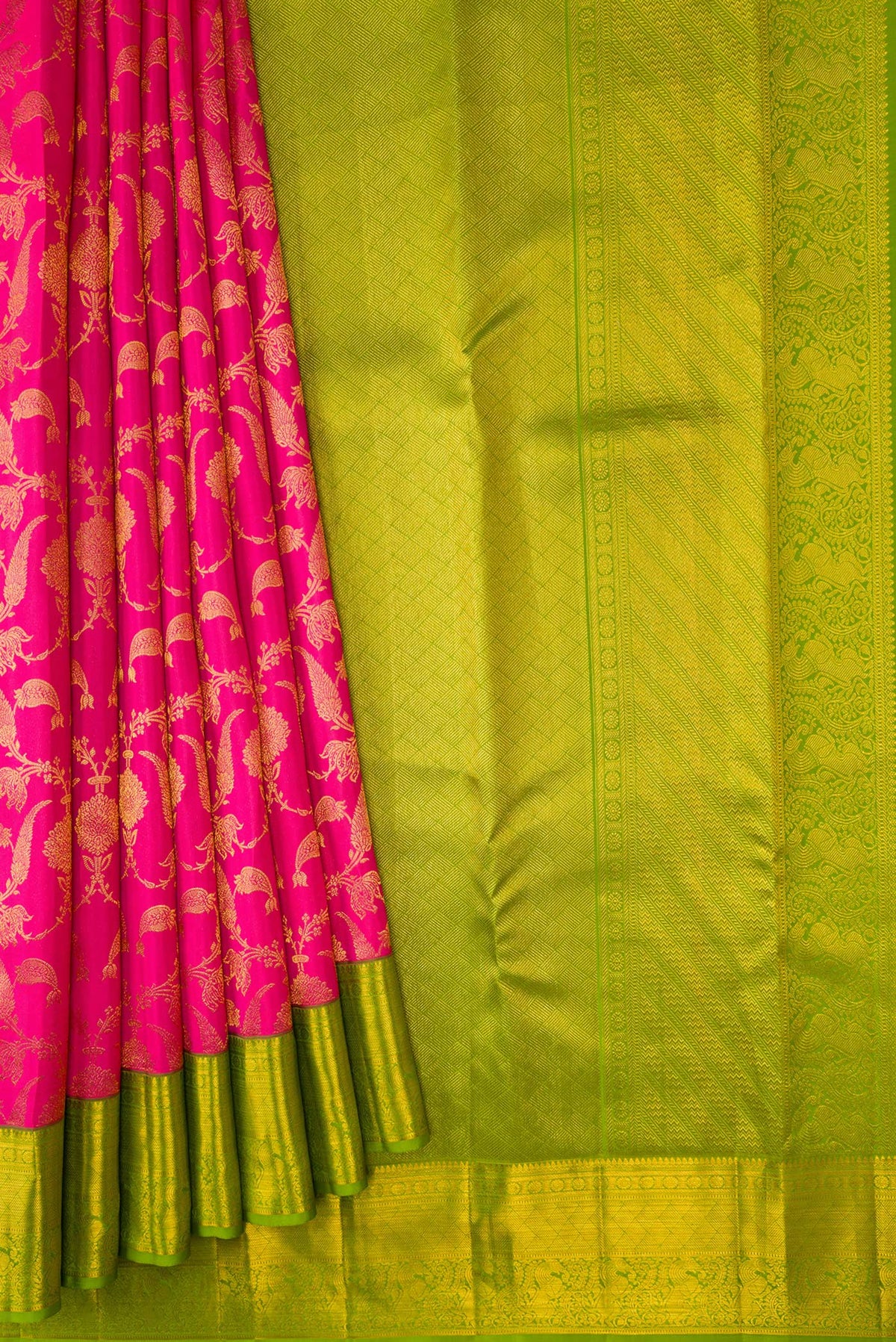 Pleats and pallu of Pink Dual Tone Kanjivaram Silk Saree with Zari Brocade on the body and Zari Border. 