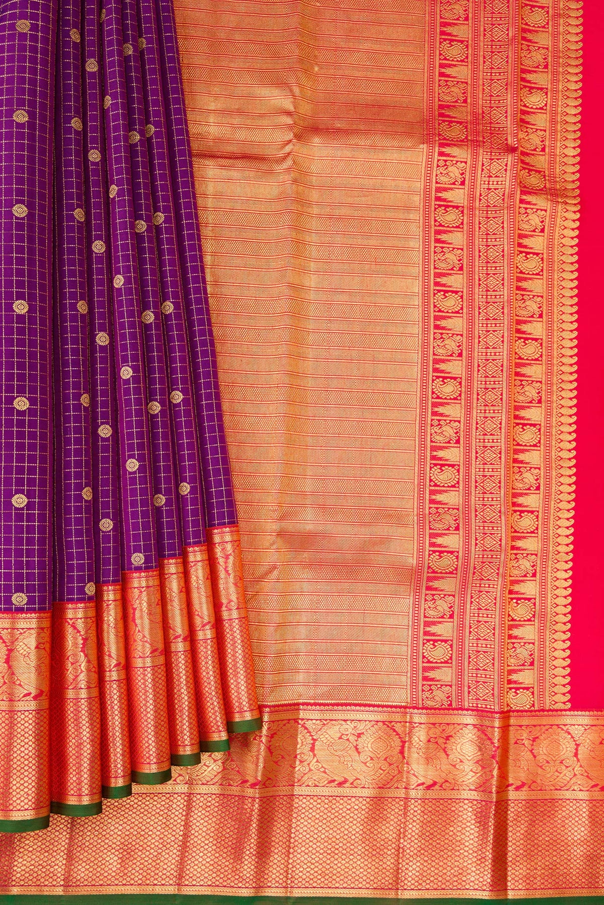 Pleats and pallu of Purple Dual Tone Kanjivaram Silk Saree with Checked design on the body and Zari Border. 