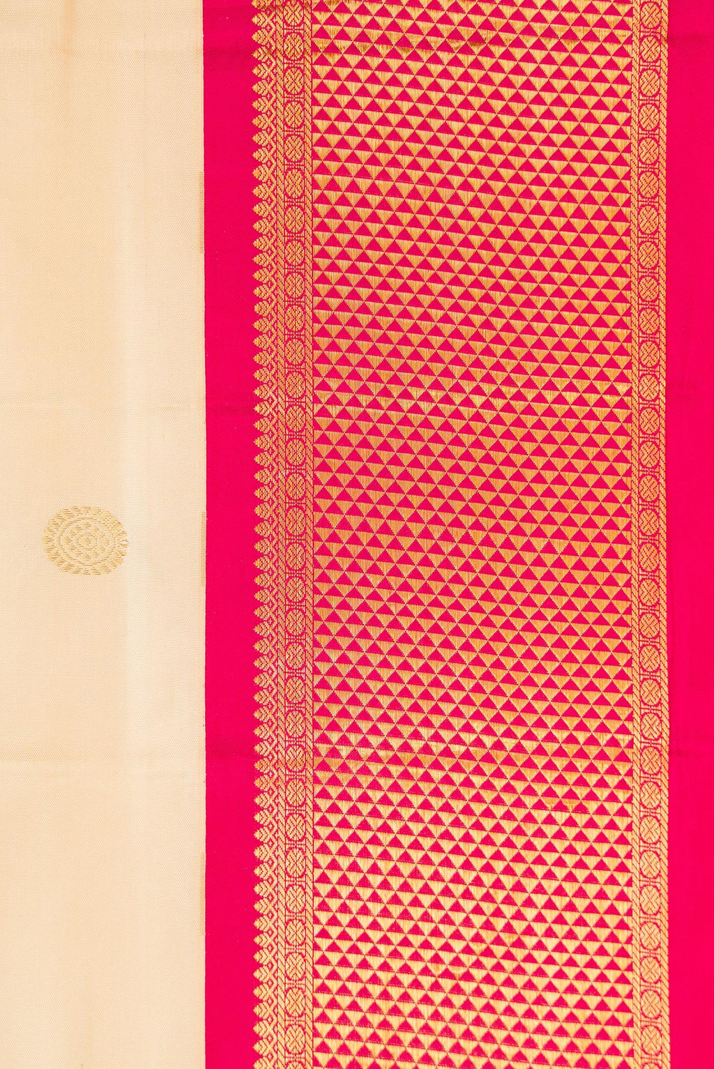 Border image of Pure Silk Pure Zari Off White Dual Tone Kanjivaram Nine Yards Saree with Zari Butta on the body and Zari Border. 