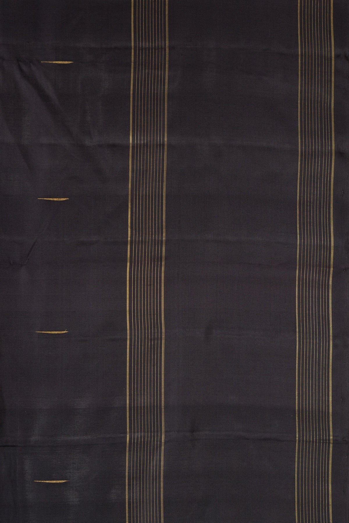 Border image of Pure Silk Pure Zari Black Dual Tone Kanjivaram Saree with Zari Butta on the body and Zari Border. 