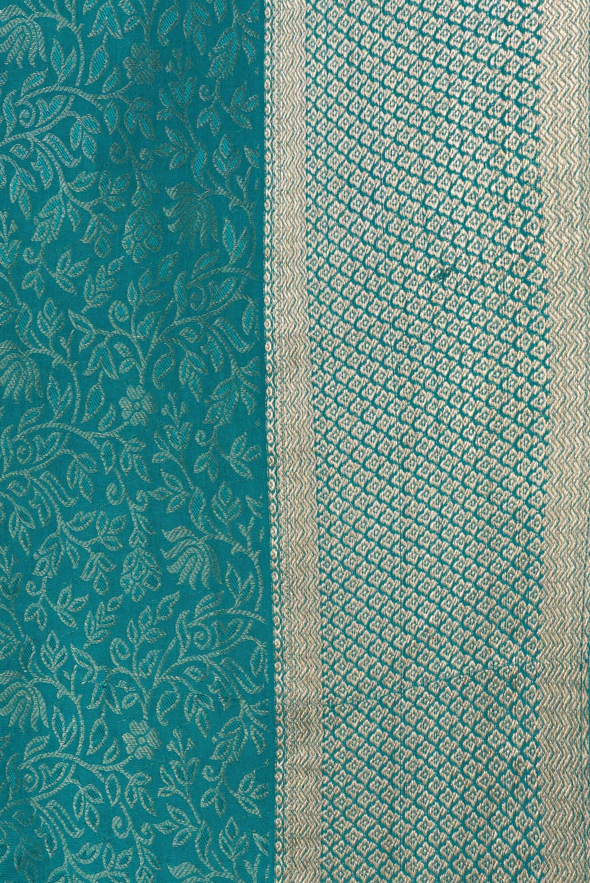 Border image of Sky Blue Dual Tone Georgette Saree with Zari Brocade on the body and Zari Border. 