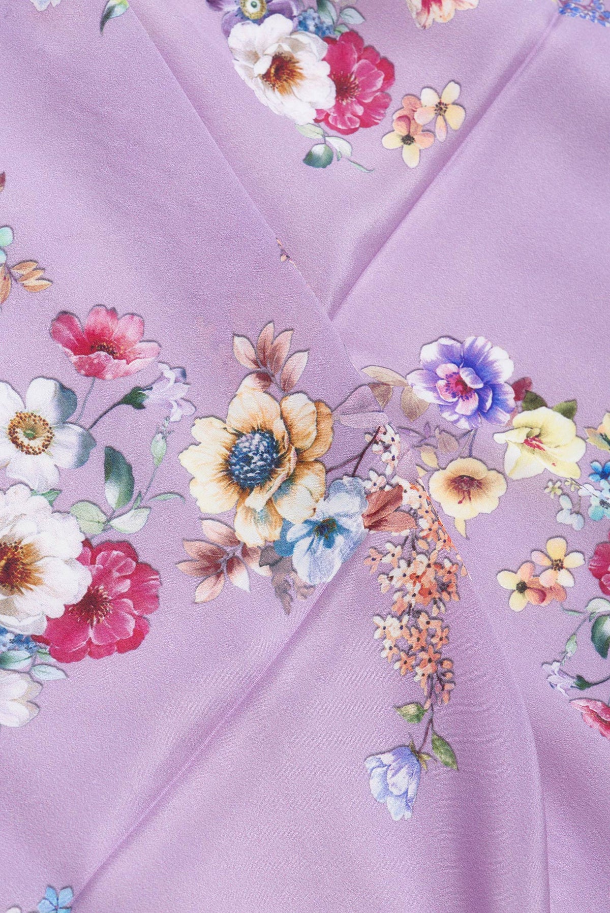 Close up of Lavender Dual Tone Mysore Crepe Saree with Printed design on the body and Without Border.  displaying folds