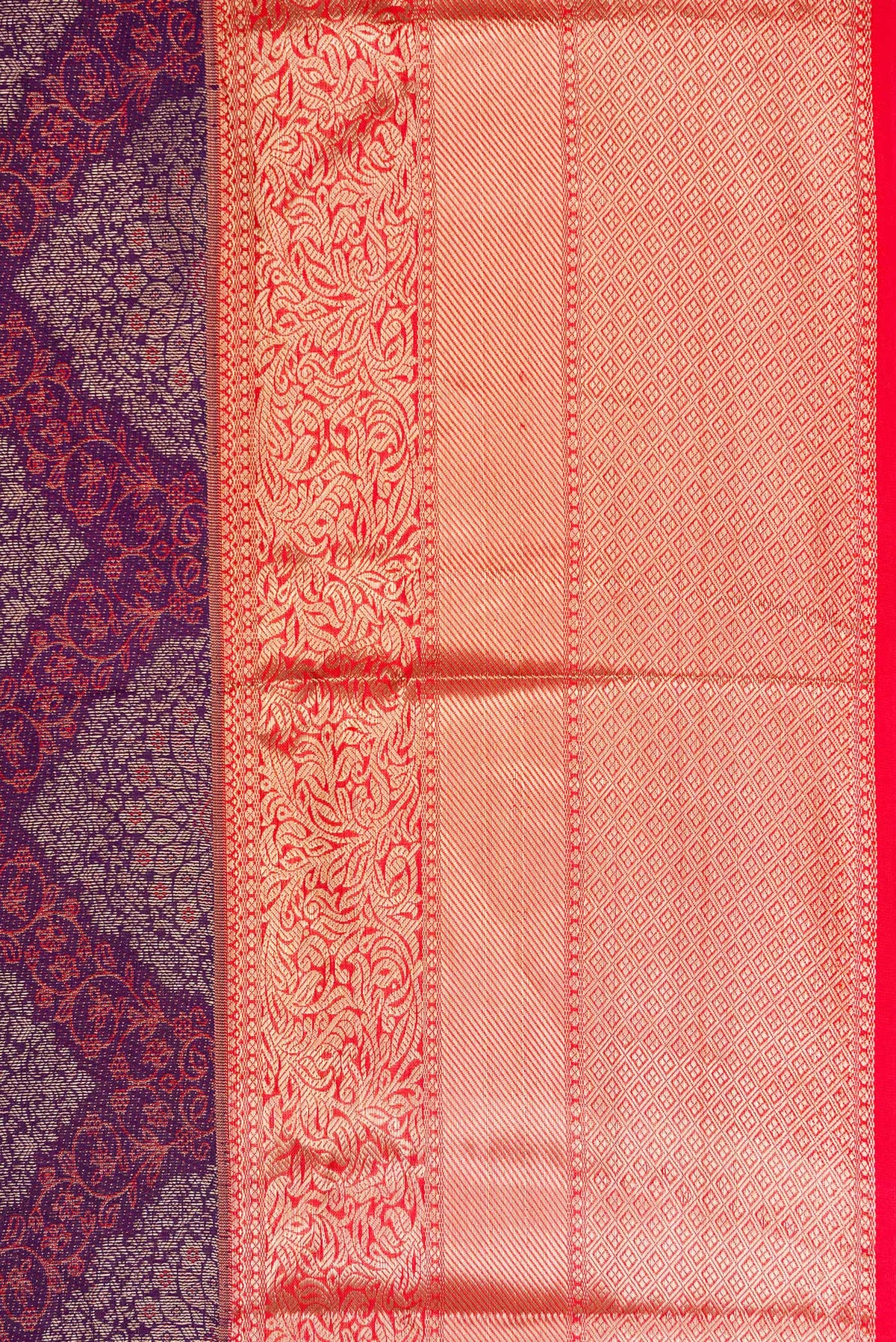 Border image of Light Magenta Dual Tone Kanjivaram Silk Saree with Zari Brocade on the body and Zari Border. 