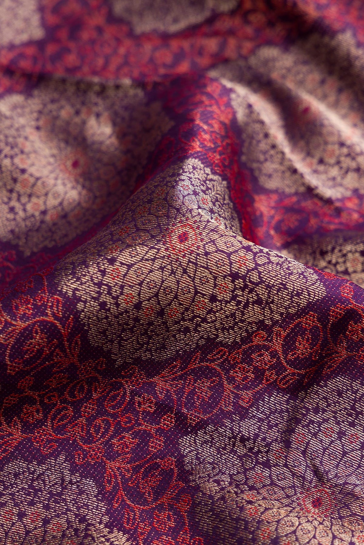 Close up of Light Magenta Dual Tone Kanjivaram Silk Saree with Zari Brocade on the body and Zari Border.  displaying folds