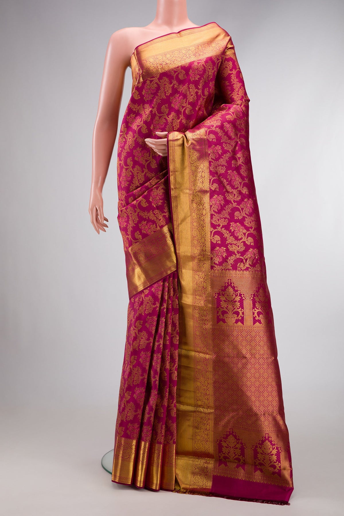 Dark Mauve Dual Tone Kanjivaram Silk Saree with Zari Brocade on the body and Zari Border.  displayed on a mannequin