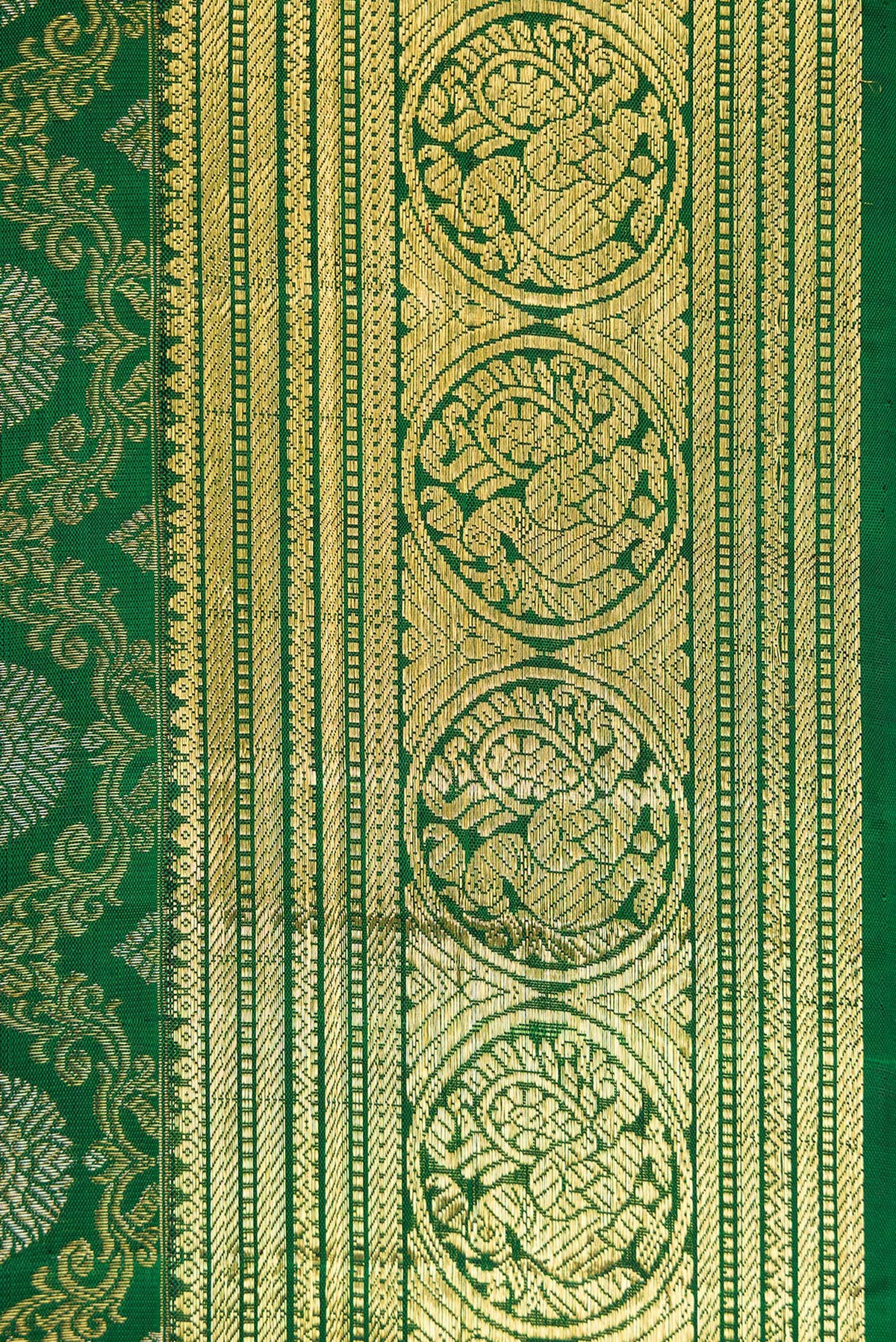 Border image of Green Dual Tone Kanchipuram Silk Saree with Zari Brocade on the body and Zari Border. 