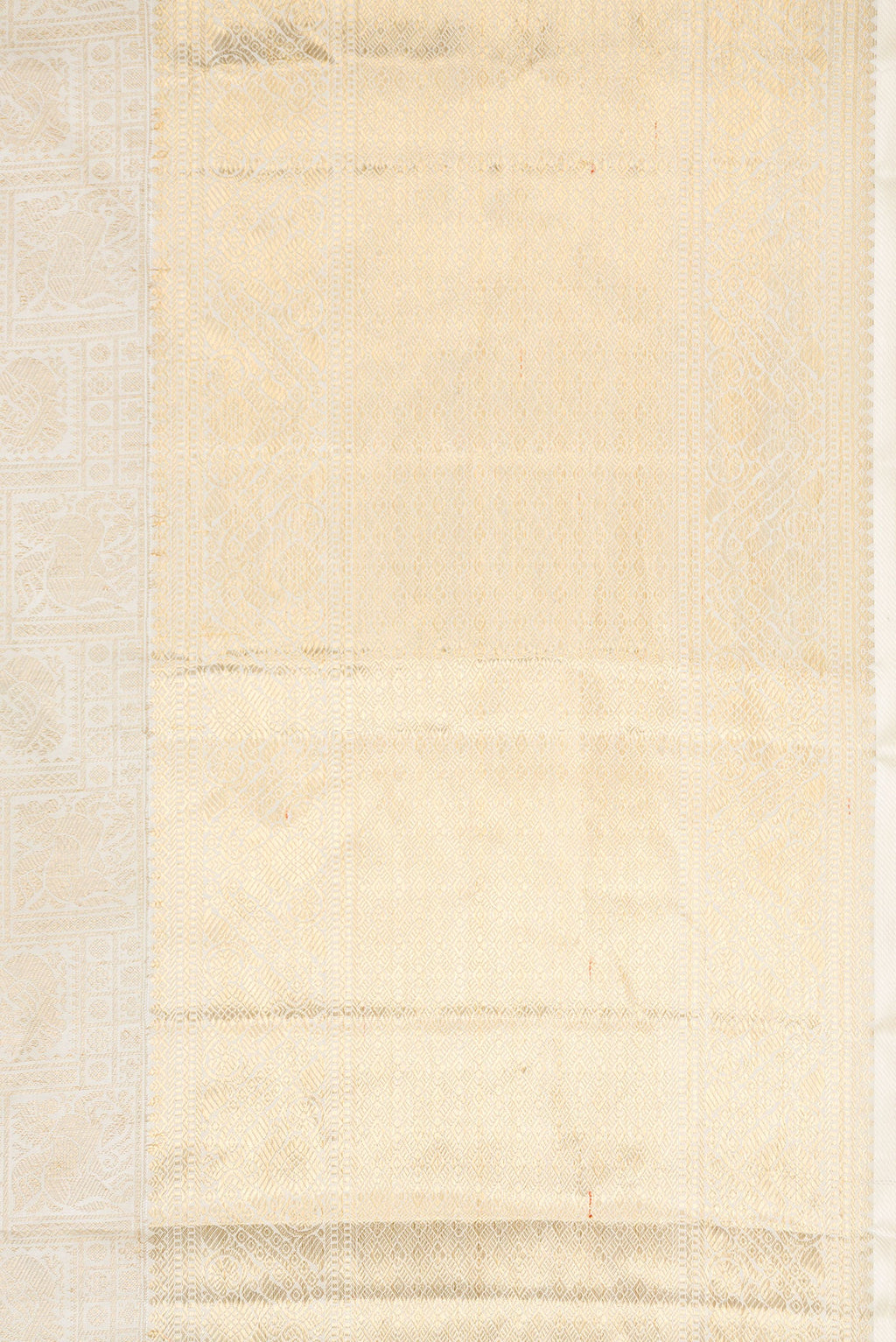 Border image of Off White Dual Tone Kanchipuram Silk Saree with Zari Brocade on the body and Zari Border. 