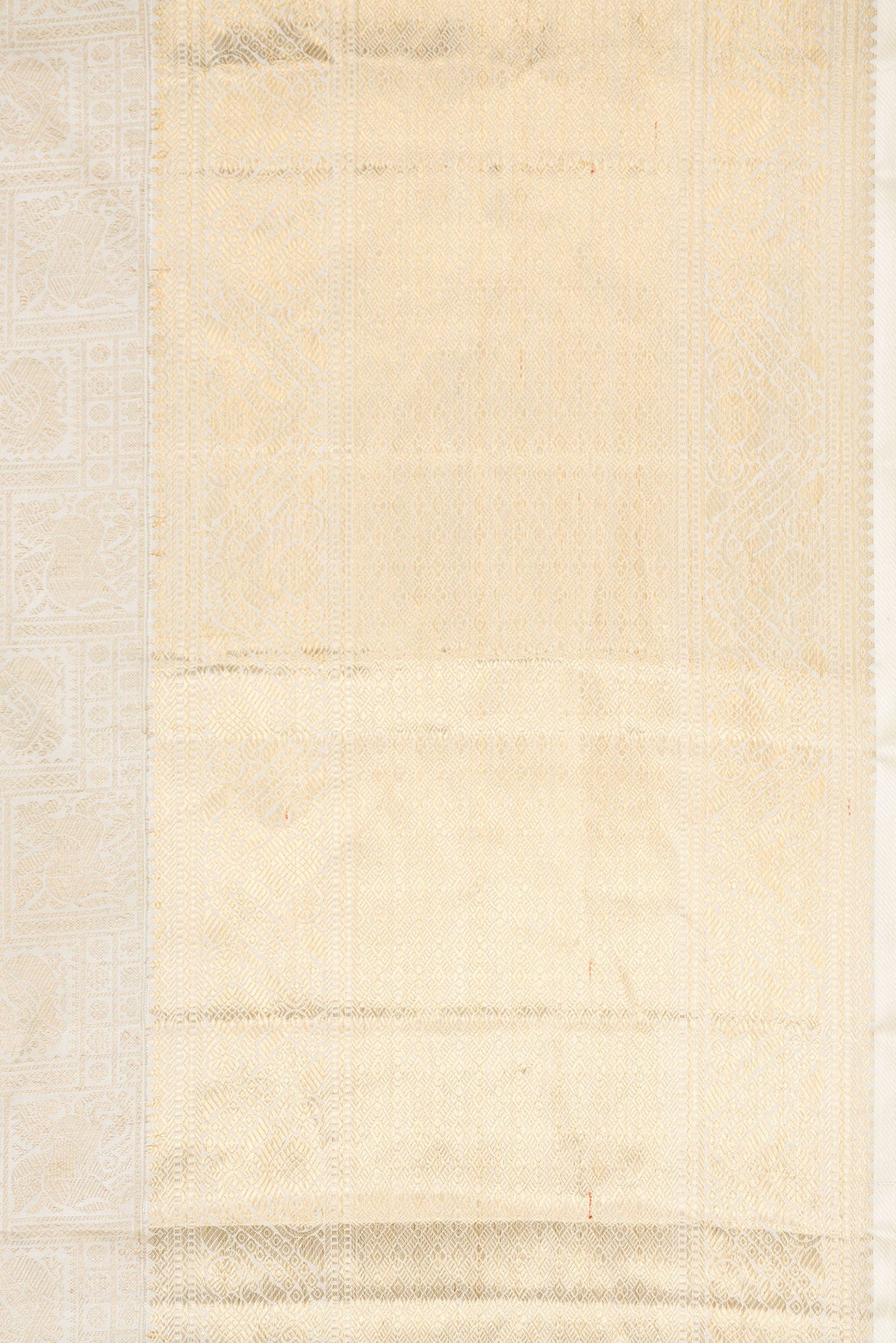 Border image of Off White Dual Tone Kanchipuram Silk Saree with Zari Brocade on the body and Zari Border. 