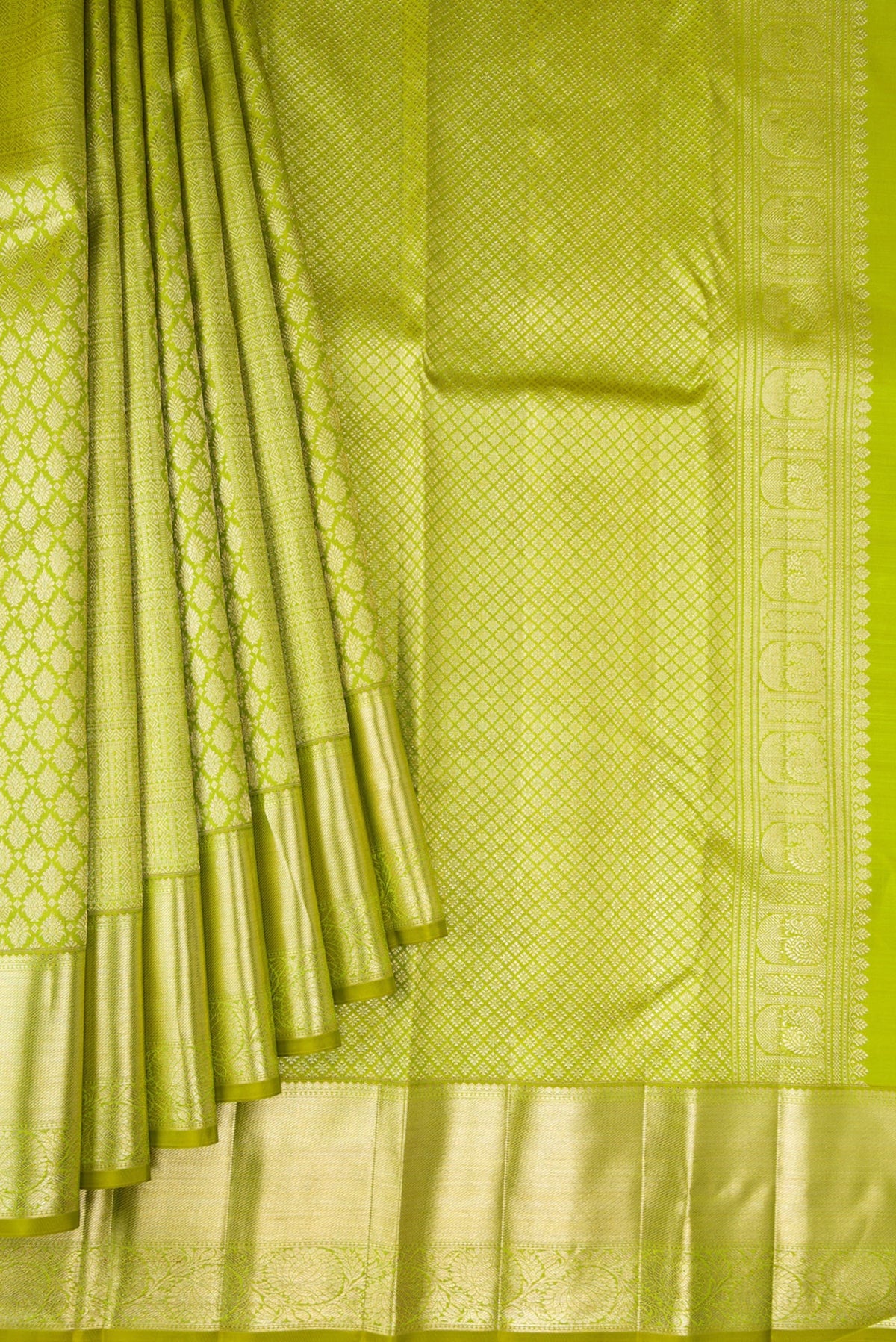 Pleats and pallu of Parrot Green Dual Tone Kanchipuram Silk Saree with Zari Brocade on the body and Zari Border. 