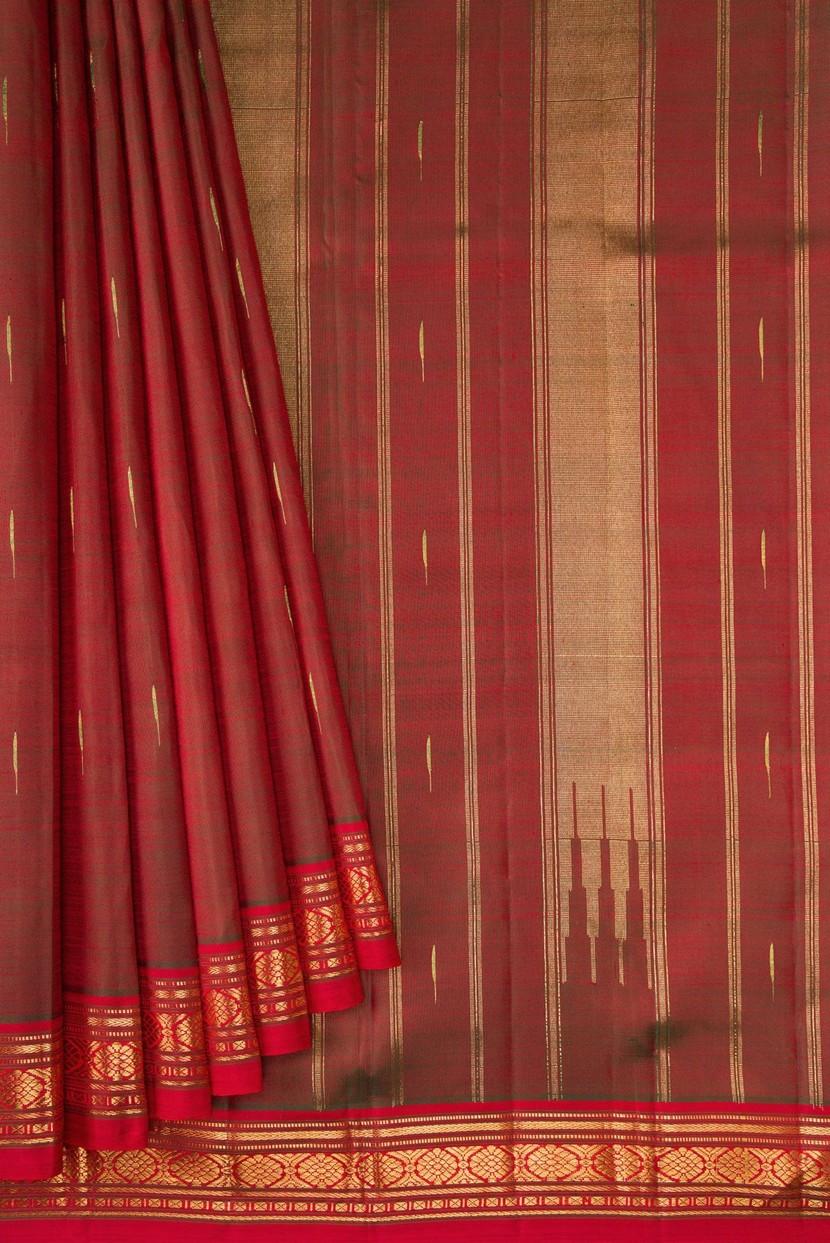 Pleats and pallu of Mehandi Green Dual Tone Kanjivaram Silk Saree with Zari Butta on the body and Zari Border. 