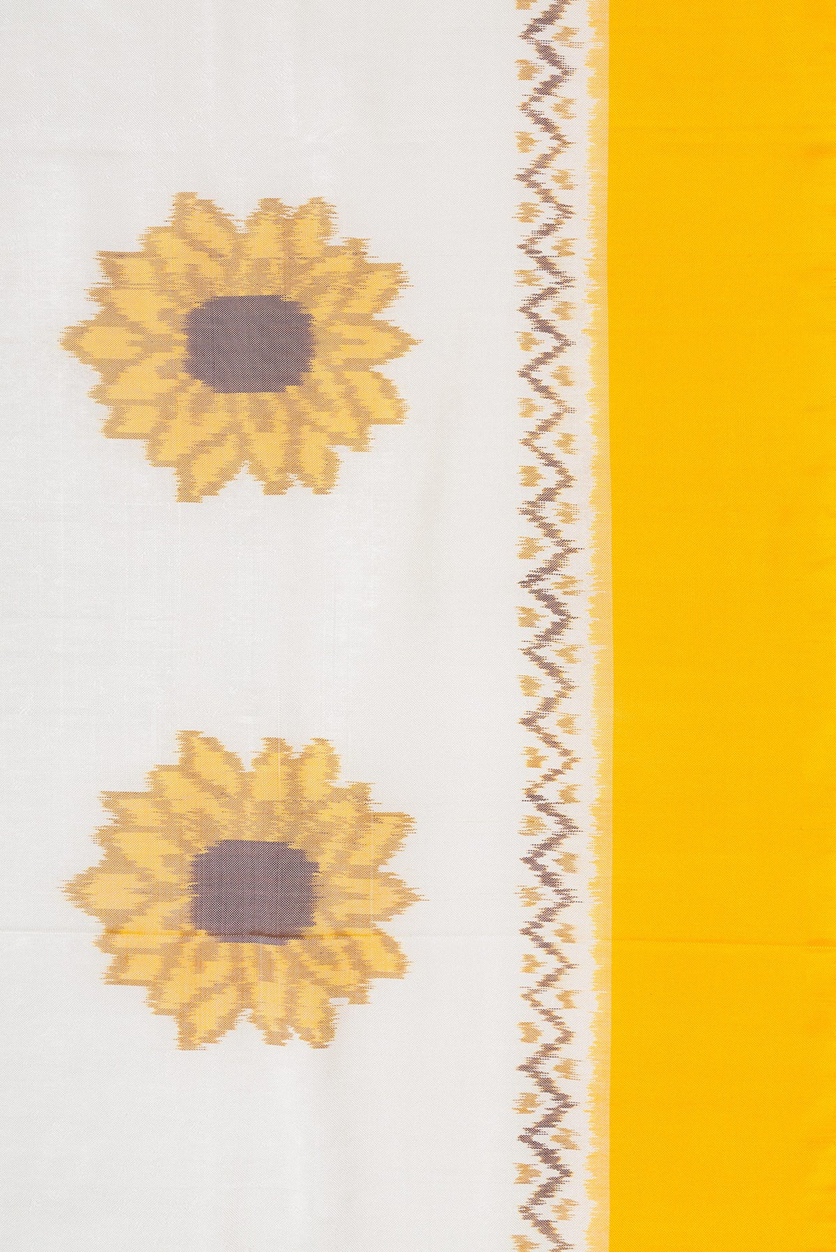Close up image of the blouse of Green withMaroon Color Blended Bangalore Silk Saree with Zari Butta on the body and Zari Border. 