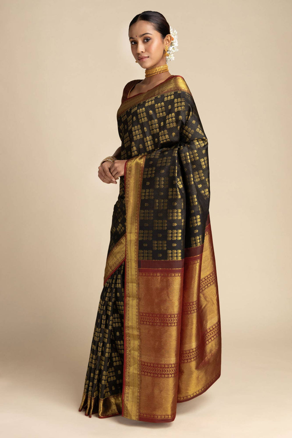 Kanaka-Black Kanchipuram Silk Saree