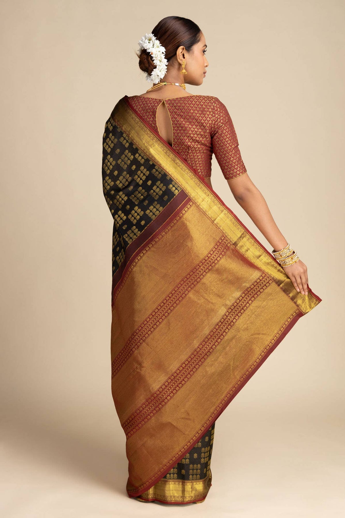 Kanaka-Black Kanchipuram Silk Saree
