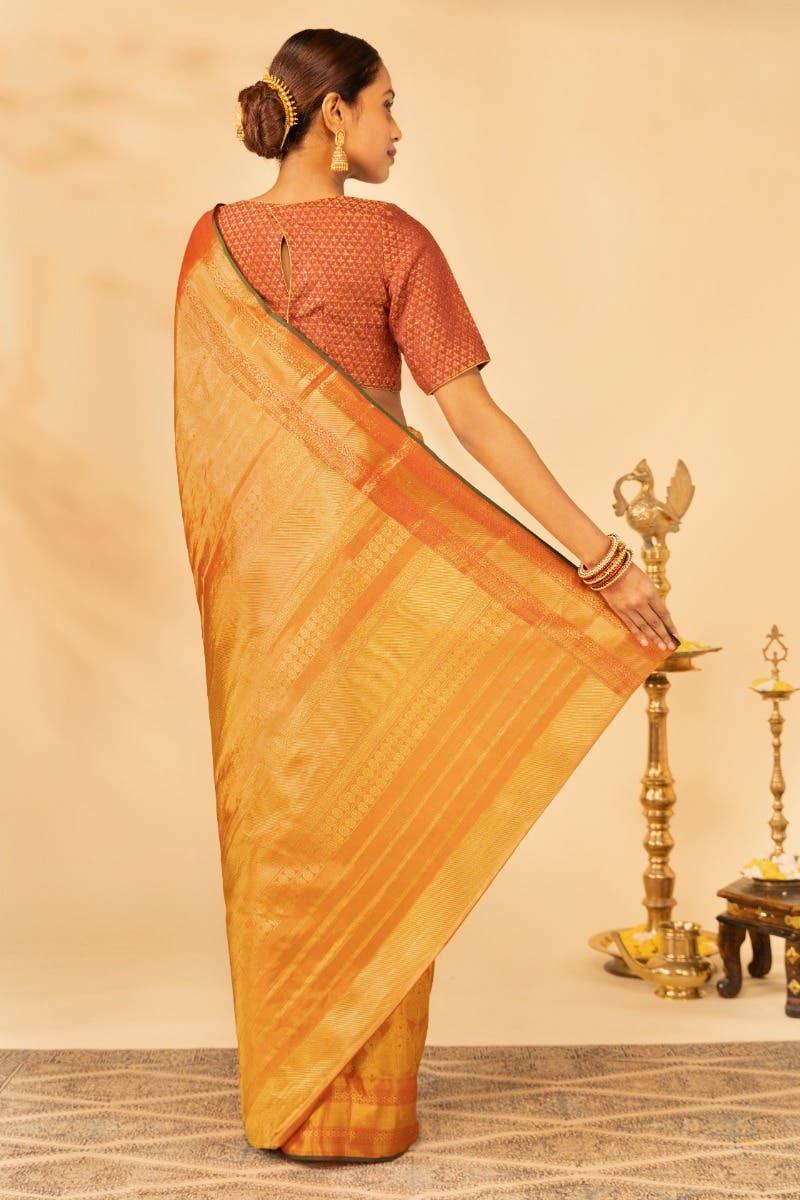 Inakili-Red Kanchipuram Silk Saree