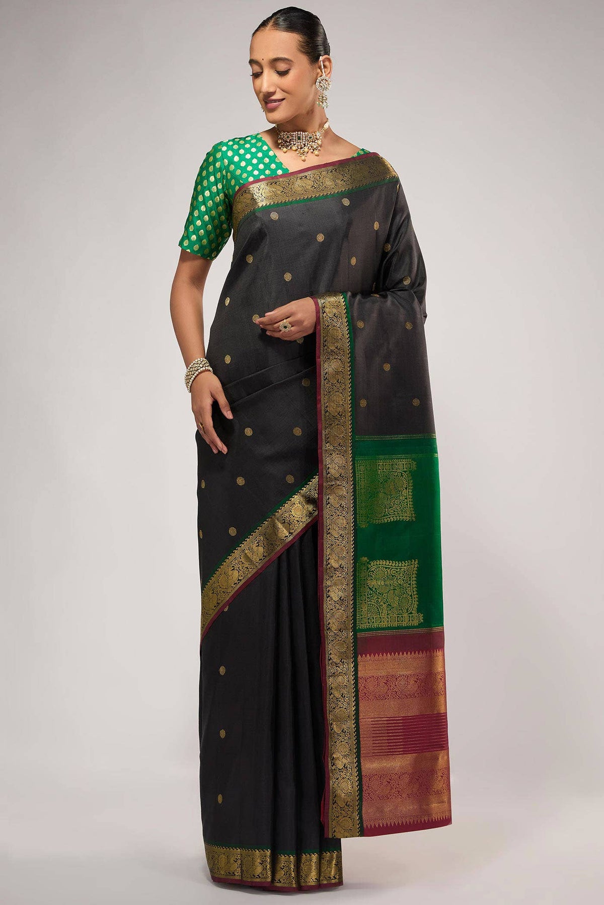 Dvisha-Pure Silk Pure Gold Zari Black Kanchipuram Saree