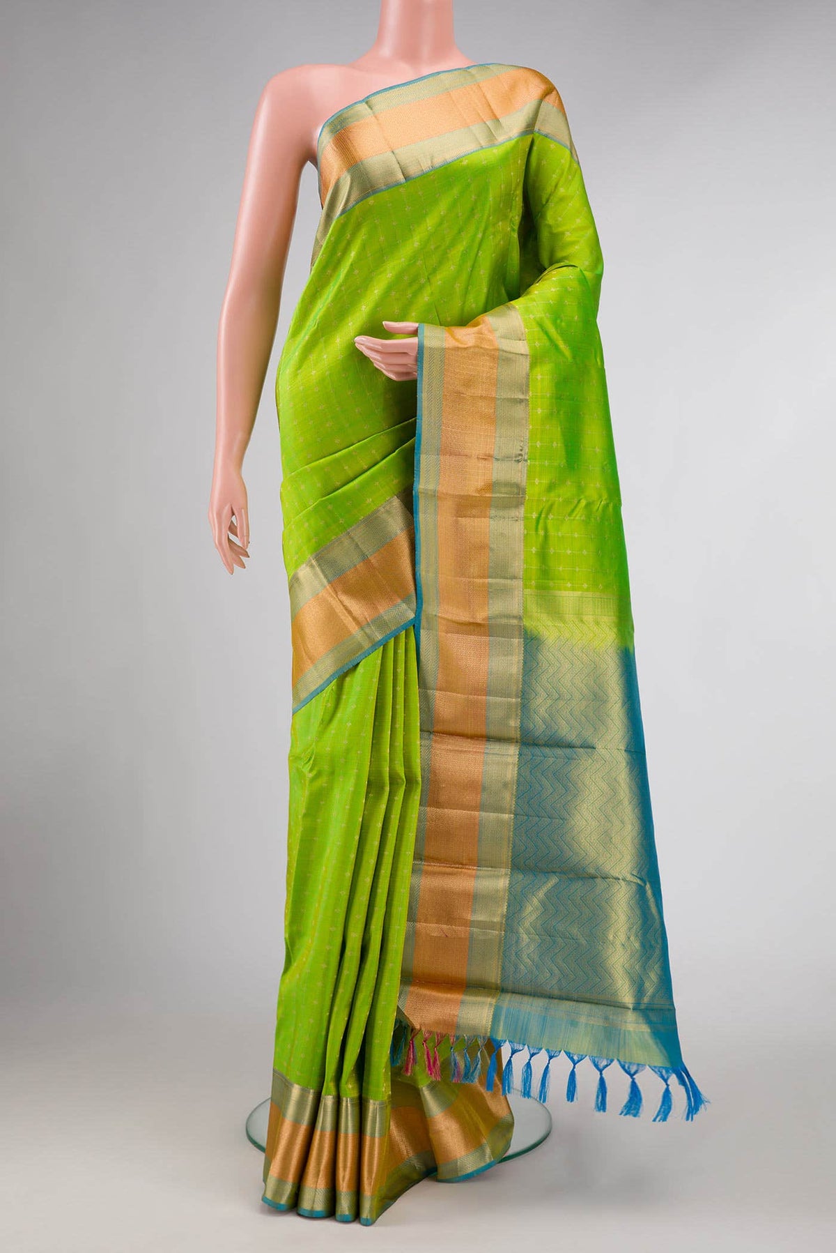 Parrot Green Dual Tone Kanchipuram Silk Saree