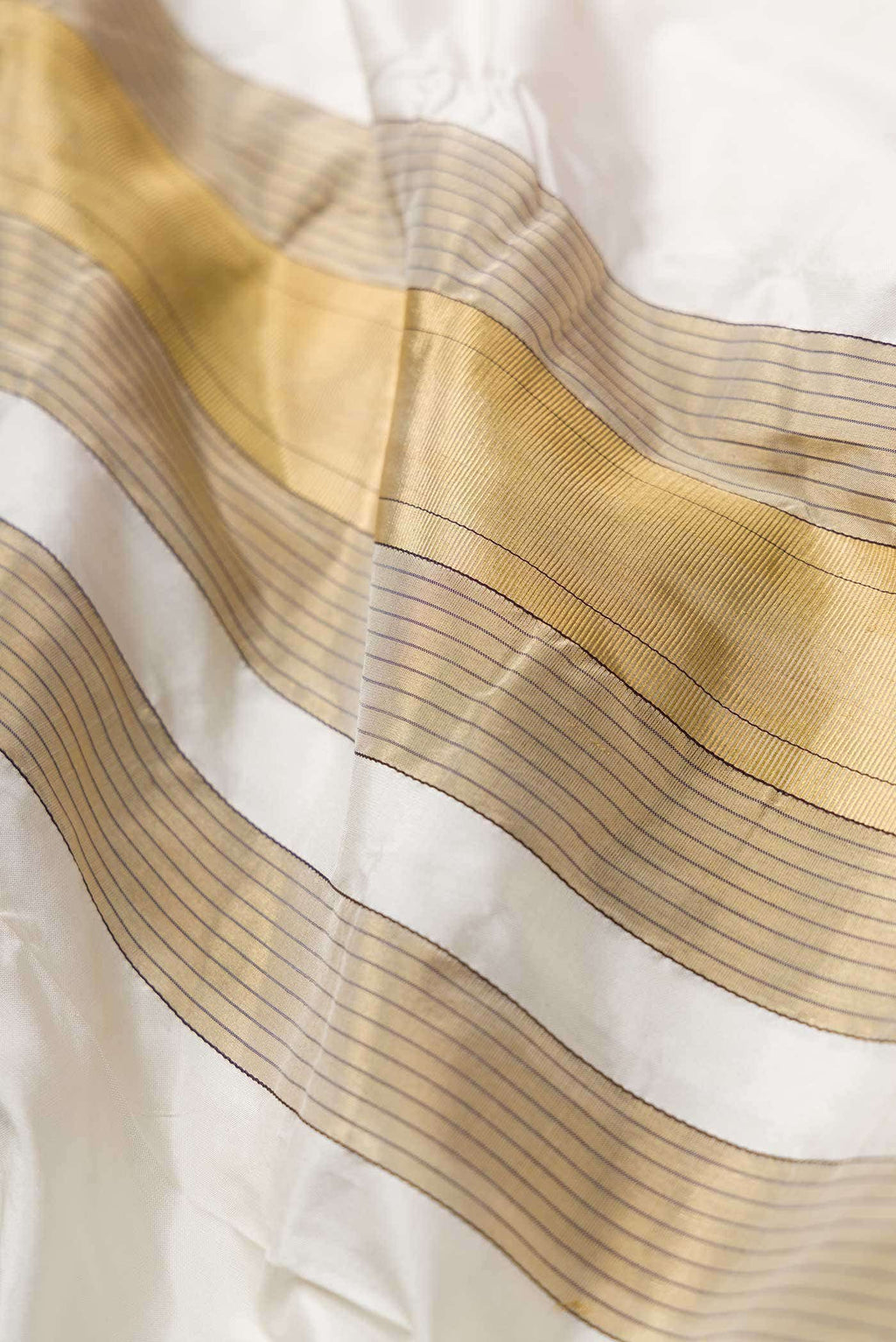 Off White Silk Dhoti With Angavastram (9X 5) Muzham